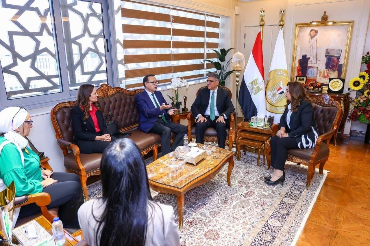 وزيرة التنمية المحلية تبحث مع محافظ الجيزة التعاون في مجال التطوير الحضري للمحافظة