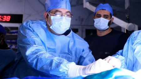 إنجاز طبي في مستشفى الناس بإجراء عملية فونتان بالقسطرة لأول مرة بمصر وإفريقيا والشرق الأوسط.. صور