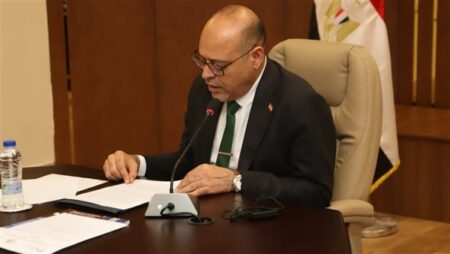 استجابة سريعة.. وزير العمل يوفر فرصة عمل لفتاة من ذوي الهمم بالأقصر