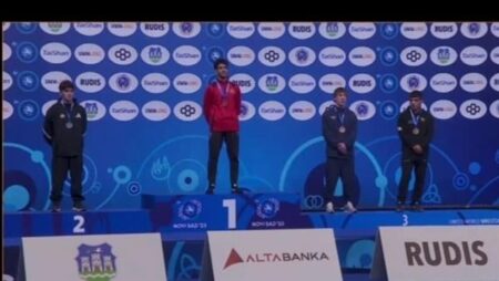 وزير الشباب يهنئ البطل محمد حسن بذهبية العالم في المصارعة وزير الشباب يهنئ البطل محمد حسن بذهبية العالم في المصارعة