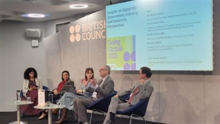 إطلاق تقرير إستراتيجي حول توسيع نطاق التعليم العالي الرقمي في مصر إطلاق تقرير إستراتيجي حول توسيع نطاق التعليم العالي الرقمي في مصر