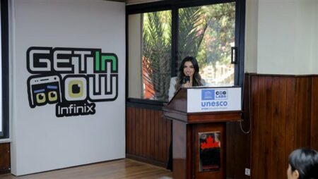 إنفينيكس تنظم ورشة للذكاء الاصطناعى والروبوتات بالتعاون مع اليونسكو في الجامعة الكندية بالقاهرة إنفينيكس تنظم ورشة للذكاء الاصطناعى والروبوتات بالتعاون مع اليونسكو في الجامعة الكندية بالقاهرة