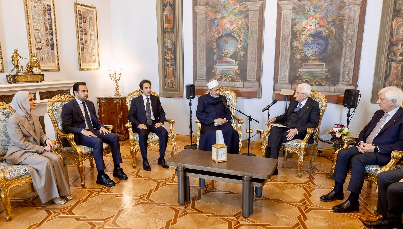 بسام راضي يستعرض تفاصيل استقبال الرئيس الإيطالى لشيخ الأزهر.. صور