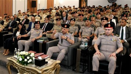 وزير الدفاع يشهد مناقشة البحث الرئيسي لمركز الدراسات الاستراتيجية للقوات المسلحة