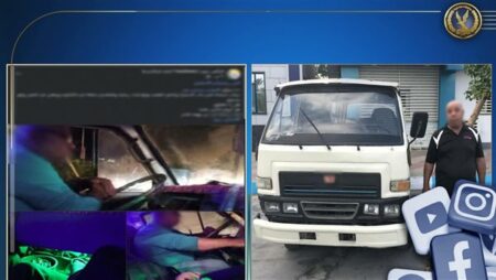 الداخلية تضبط سائق ميكروباص قاد مركبته أثناء تدخين "الشيشة" بالإسكندرية