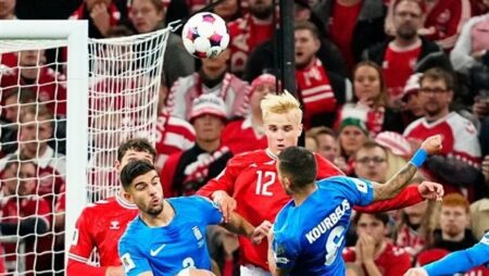 الدنمارك تتألق وتحسم قمة المجموعة بثلاثية أمام اليونان في تصفيات أوروبا للمونديال