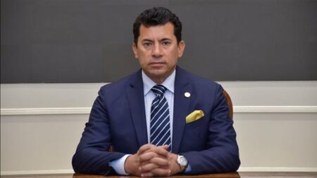 وزير الشباب يتلقي خطاباً بشأن مكافحة التجنيس