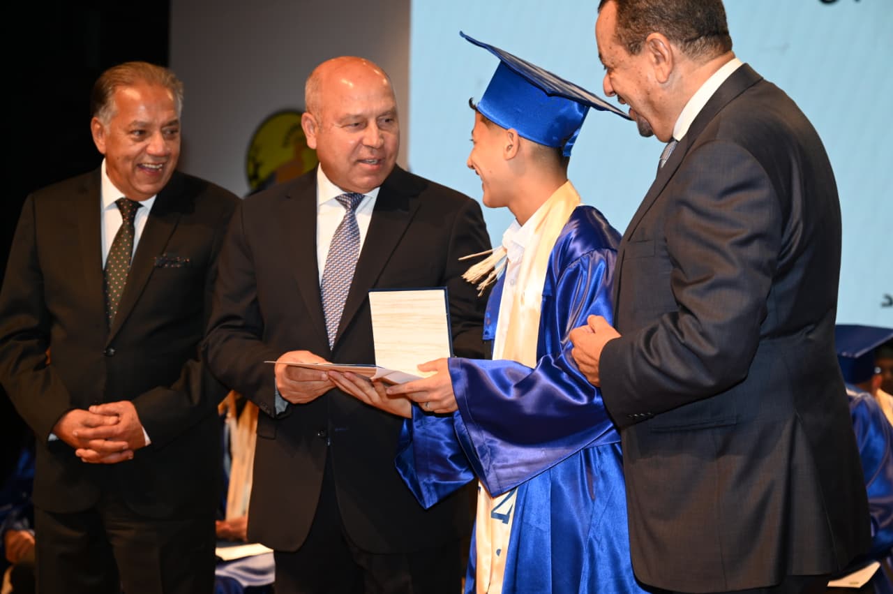 "وزير الصناعة" يفتتح حفل تخرج الدفعة الأولى من مدرسة أبو زعبل للتنمية الصناعية