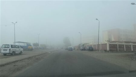 شبورة كثيفة وأمطار.. الأرصاد تكشف حالة الطقس غدا الأحد