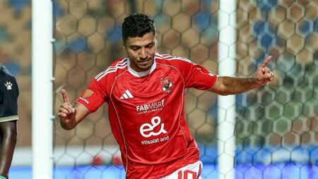 طبيب الأهلي يكشف تفاصيل إصابة محمد شريف طبيب الأهلي يكشف تفاصيل إصابة محمد شريف