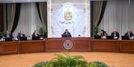 رئيس الوزراء يوجه بسرعة الانتهاء من المشروعات المتفق على طرحها ببرنامج الطروحات