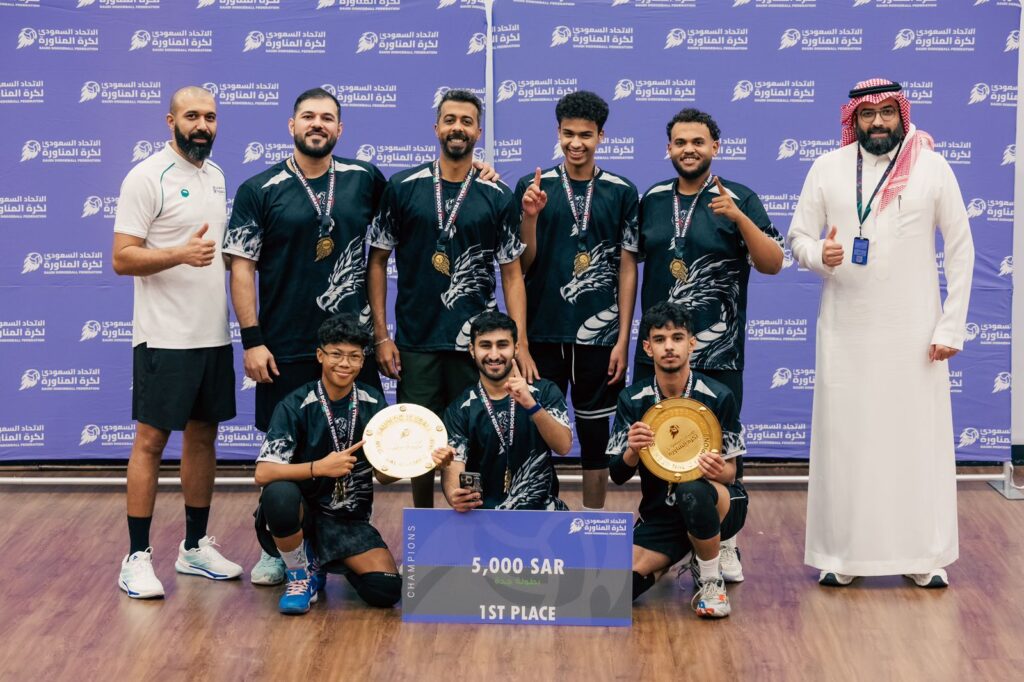 تتويج الفائزين ببطولة جدة لكرة المناورة بإجمالي جوائز 40 ألف ريال 7 تتويج الفائزين ببطولة جدة لكرة المناورة بإجمالي جوائز 40 ألف ريال