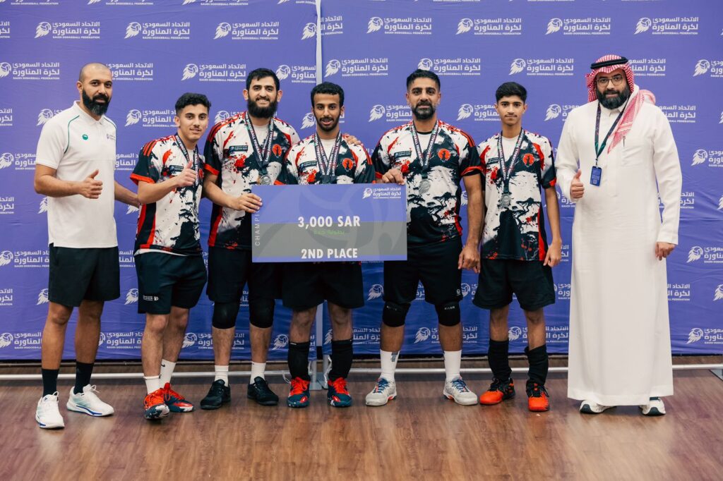 تتويج الفائزين ببطولة جدة لكرة المناورة بإجمالي جوائز 40 ألف ريال 6 تتويج الفائزين ببطولة جدة لكرة المناورة بإجمالي جوائز 40 ألف ريال
