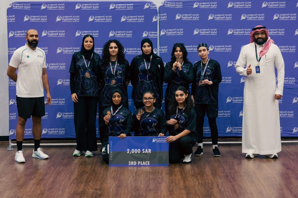تتويج الفائزين ببطولة جدة لكرة المناورة بإجمالي جوائز 40 ألف ريال 2 تتويج الفائزين ببطولة جدة لكرة المناورة بإجمالي جوائز 40 ألف ريال