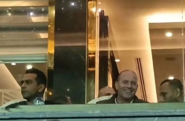 ييس توروب يحضر مباراة منتخب مصر أمام غينيا بيساو من مقصورة استاد القاهرة