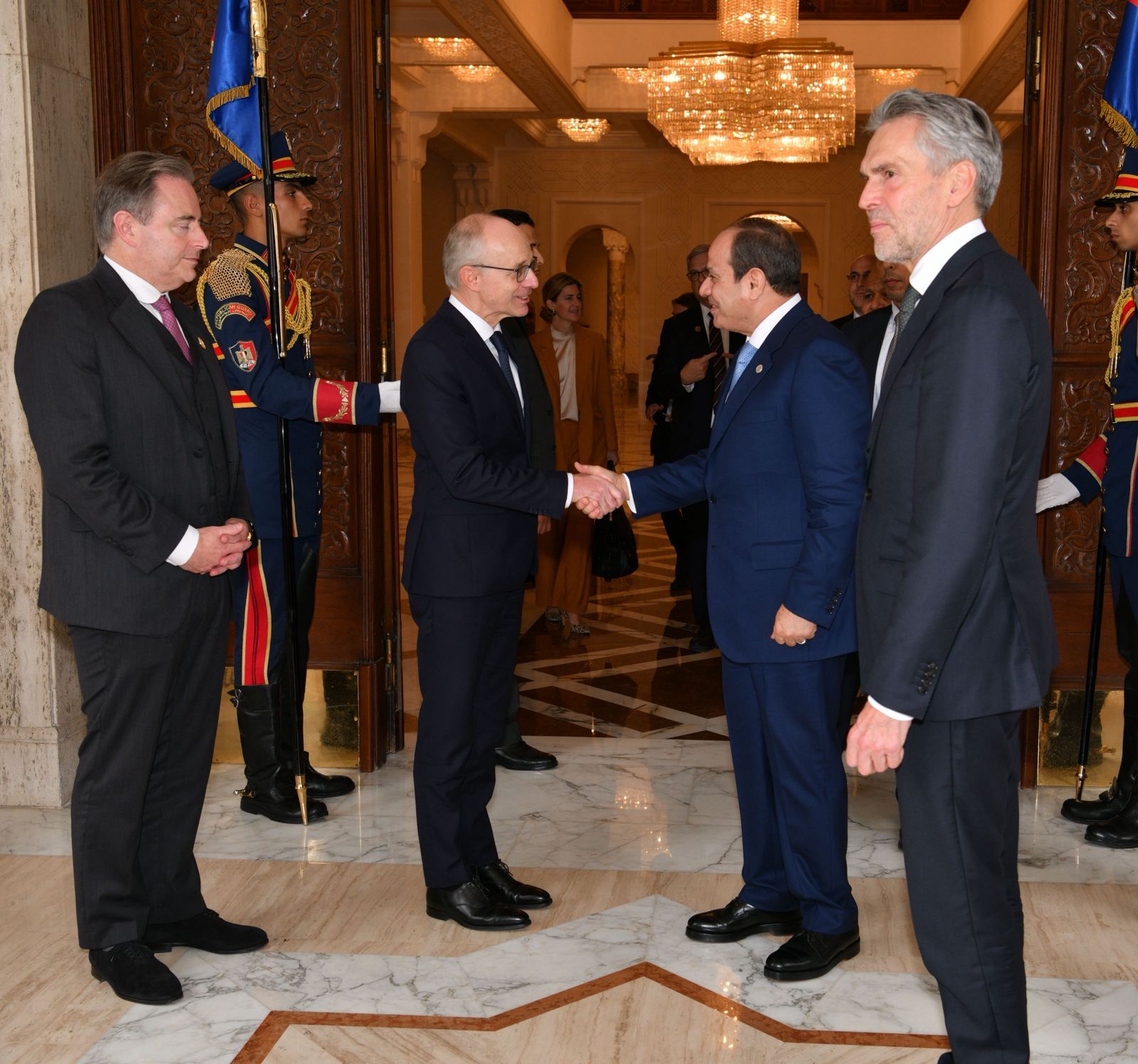 السيسي يستقبل رؤساء ألمانيا ووزراء دول تجمع البنلوكس وملكة الدنمارك.. "فيديو وصور"