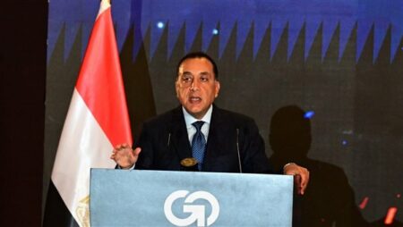 رئيس الوزراء: "شعبنا بحقّ أعظم ثرواتنا" رئيس الوزراء: "شعبنا بحقّ أعظم ثرواتنا"