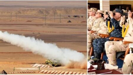 وزير الدفاع يشهد تنفيذ المرحلة الرئيسية للرماية الصاروخية لقوات الدفاع الجوي