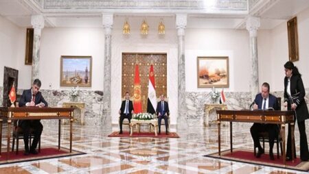 السيسي ونظيره القرغيزي يشهدان التوقيع على مذكرتي تفاهم بين البلدين (صور)