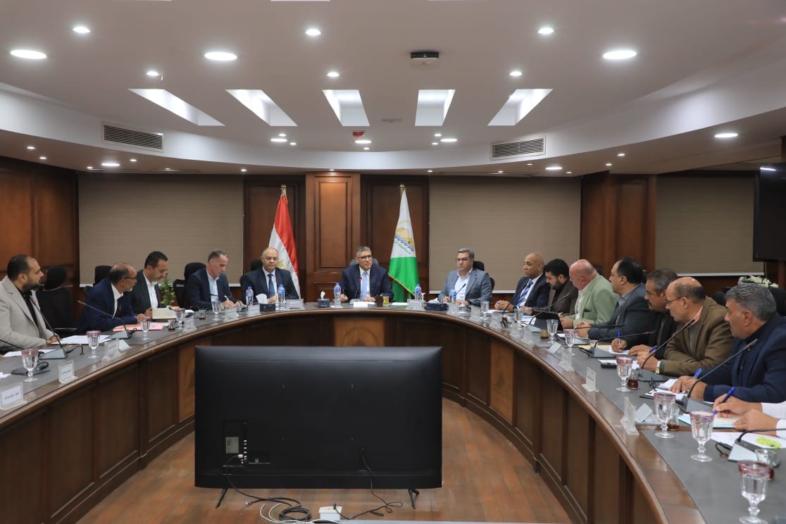 محافظ الجيزة يعقد اللقاء الأسبوعي لبحث شكاوى المواطنين