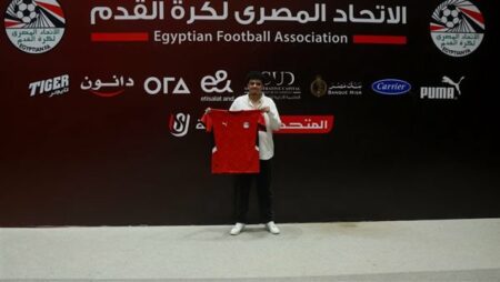 الاجتماع مع عمر الشحات ممثل مصر في بطولة العالم للألعاب الإلكترونية بالرياض