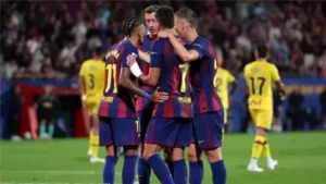 برشلونة يقبل هدية ريال مدريد ويتصدر الدوري بتخطيه ليفانتي