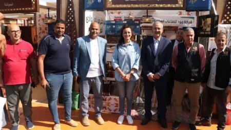 نائب محافظ الجيزة تتفقد فعاليات معرض التمور الثامن.. صور