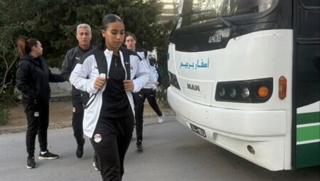 وصول منتخب مصر للكرة النسائية لملعب مواجهة تونس في بطولة شمال إفريقيا وصول منتخب مصر للكرة النسائية لملعب مواجهة تونس في بطولة شمال إفريقيا