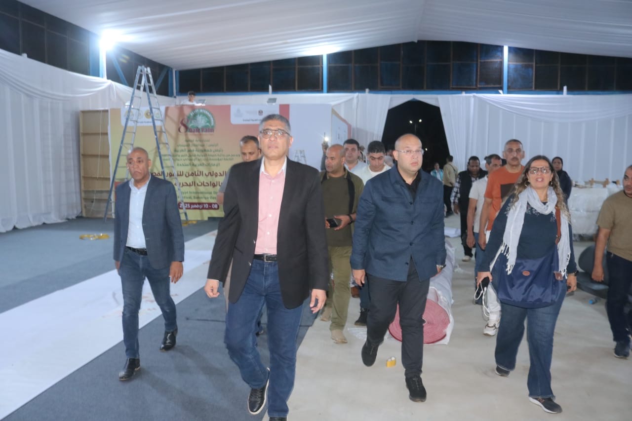 محافظ الجيزة يتفقد استعدادات المهرجان الدولي الثامن للتمور بالواحات البحرية