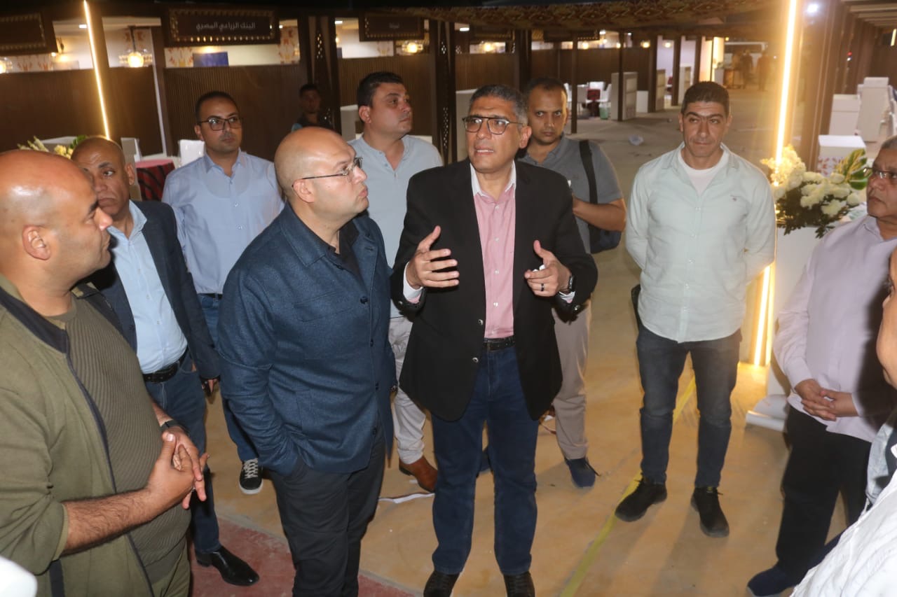 محافظ الجيزة يتفقد استعدادات المهرجان الدولي الثامن للتمور بالواحات البحرية