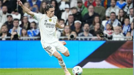 كاريراس: حلمت باللعب في برنابيو كثيرًا.. وتلقيت كلمات رائعة من روبرتو كارلوس كاريراس: حلمت باللعب في برنابيو كثيرًا.. وتلقيت كلمات رائعة من روبرتو كارلوس