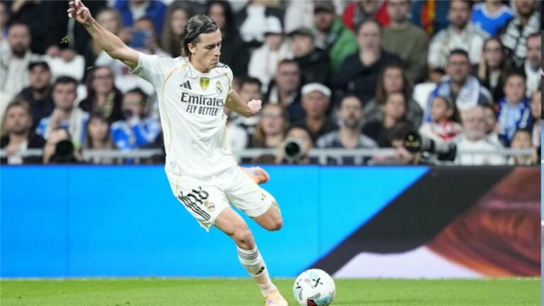 كاريراس: حلمت باللعب في برنابيو كثيرًا.. وتلقيت كلمات رائعة من روبرتو كارلوس