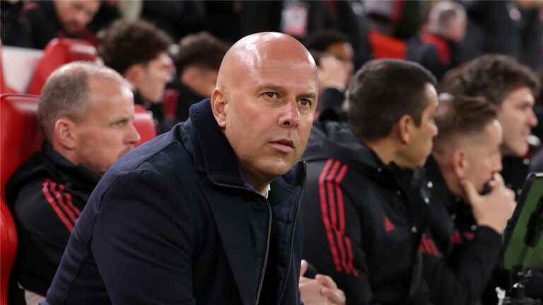 سلوت: محمد صلاح أعجبني في عدة أمور.. وسجلنا هدفًا بـالحظ أمام أستون فيلا