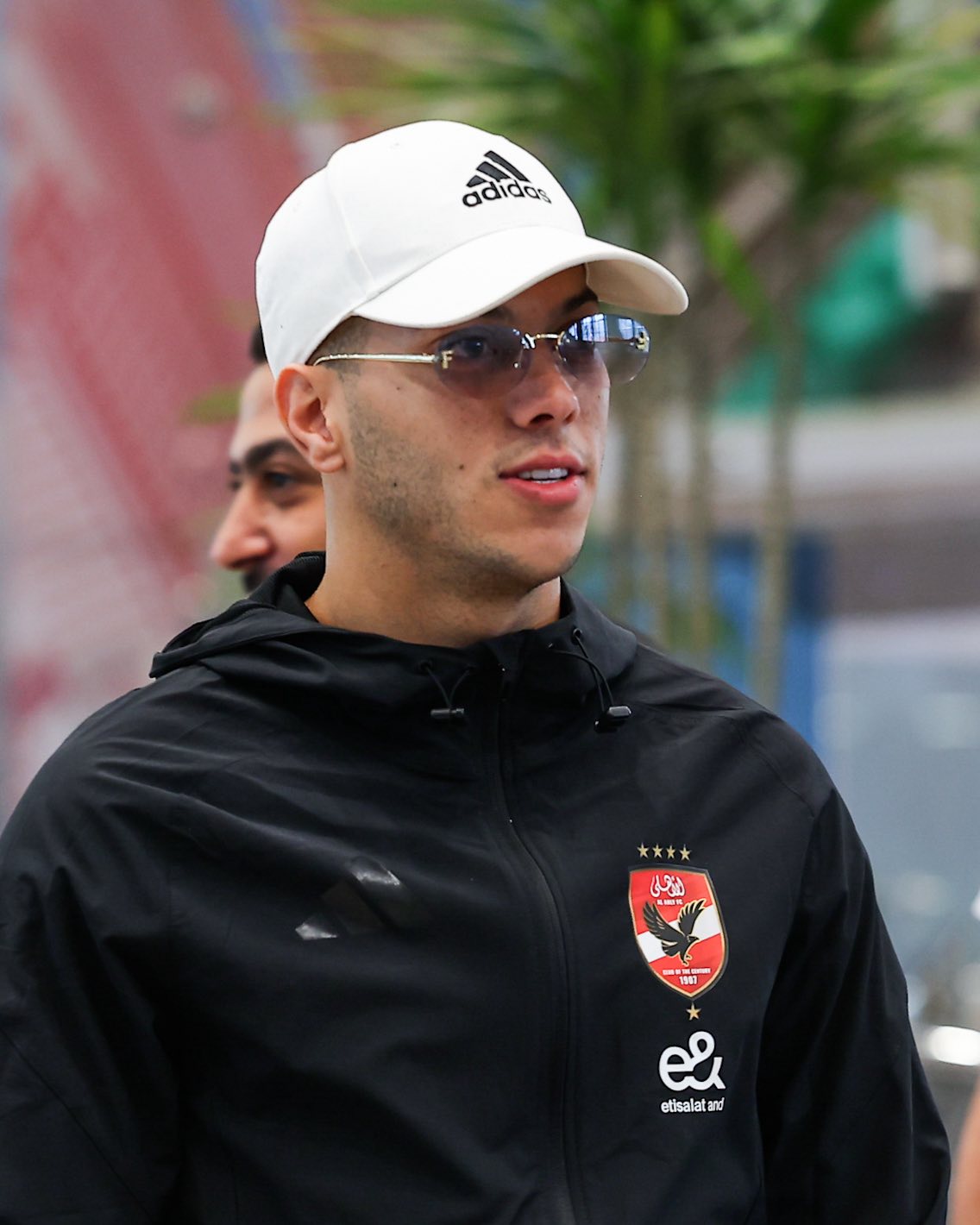 الظهور الأول.. إمام عاشور مع بعثة الأهلي في رحلة الإمارات "صور"