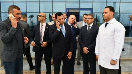 "صبحي" يطمئن على الحالة الصحية لمصابي حادث انقلاب ميني باص بطريق العاصمة الإدارية "صبحي" يطمئن على الحالة الصحية لمصابي حادث انقلاب ميني باص بطريق العاصمة الإدارية