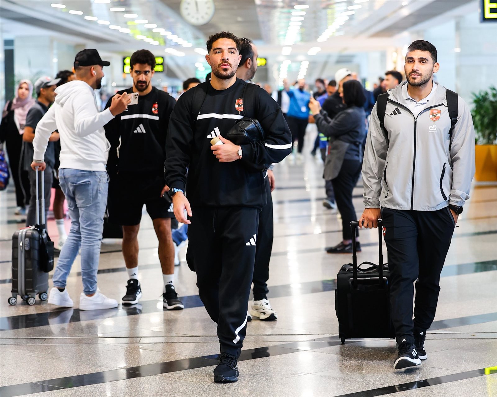 بعثة الأهلي تصل الإمارات استعدادًا للسوبر المصري