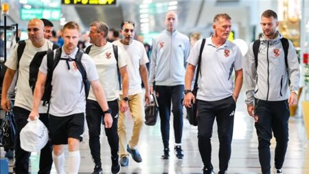 بعثة الأهلي تصل الإمارات استعدادًا للسوبر المصري