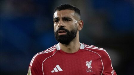 ردود أفعال الجماهير على غياب محمد صلاح عن تشكيل 2025: ماذا تدخنون؟