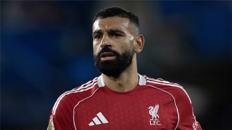 ردود أفعال الجماهير على غياب محمد صلاح عن تشكيل 2025: ماذا تدخنون؟ ردود أفعال الجماهير على غياب محمد صلاح عن تشكيل 2025: ماذا تدخنون؟