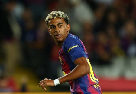 لامين يامال يسجل رقمًا قياسيًا بعد اختياره ضمن التشكيل المثالي لعام 2025