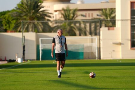 بعد أنباء التفاوض مع الزمالك.. كارتيرون يوضح موقفه من الرحيل عن أم صلال