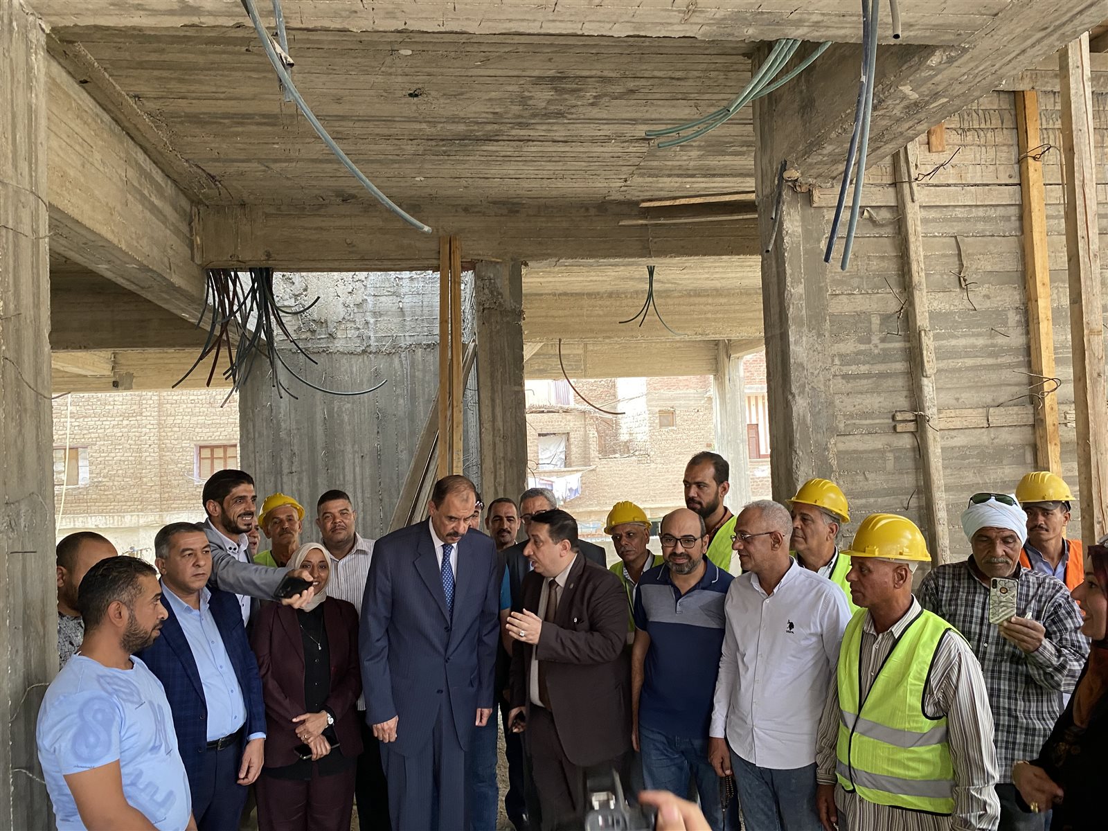 محافظ سوهاج يتفقد الأعمال الإنشائية بمجمع الأثاث بمدينة طهطا 6 محافظ سوهاج يتفقد الأعمال الإنشائية بمجمع الأثاث بمدينة طهطا