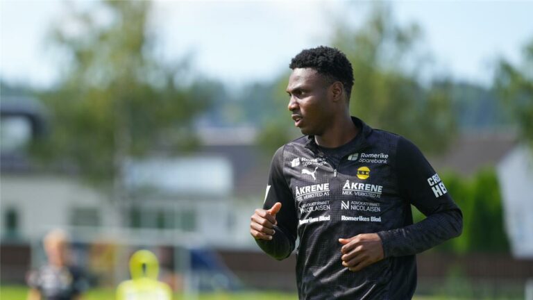 خاص | مهاجم إفريقي على رادار الأهلي.. وناديه: لا مانع من بيعه