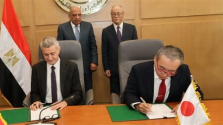 وزير الكهرباء يشهد توقيع اتفاقية لإنشاء محطة طاقة شمسية ومركز معلومات بالغردقة وزير الكهرباء يشهد توقيع اتفاقية لإنشاء محطة طاقة شمسية ومركز معلومات بالغردقة