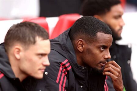 موقف إيزاك من مباراة ليفربول ومانشستر سيتي في الدوري الانجليزي