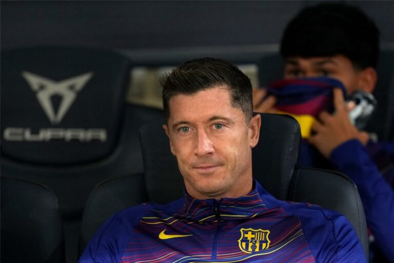 ليفانتي يكشف حقيقة اهتمام برشلونة بضم بديل روبرت ليفاندوفسكي