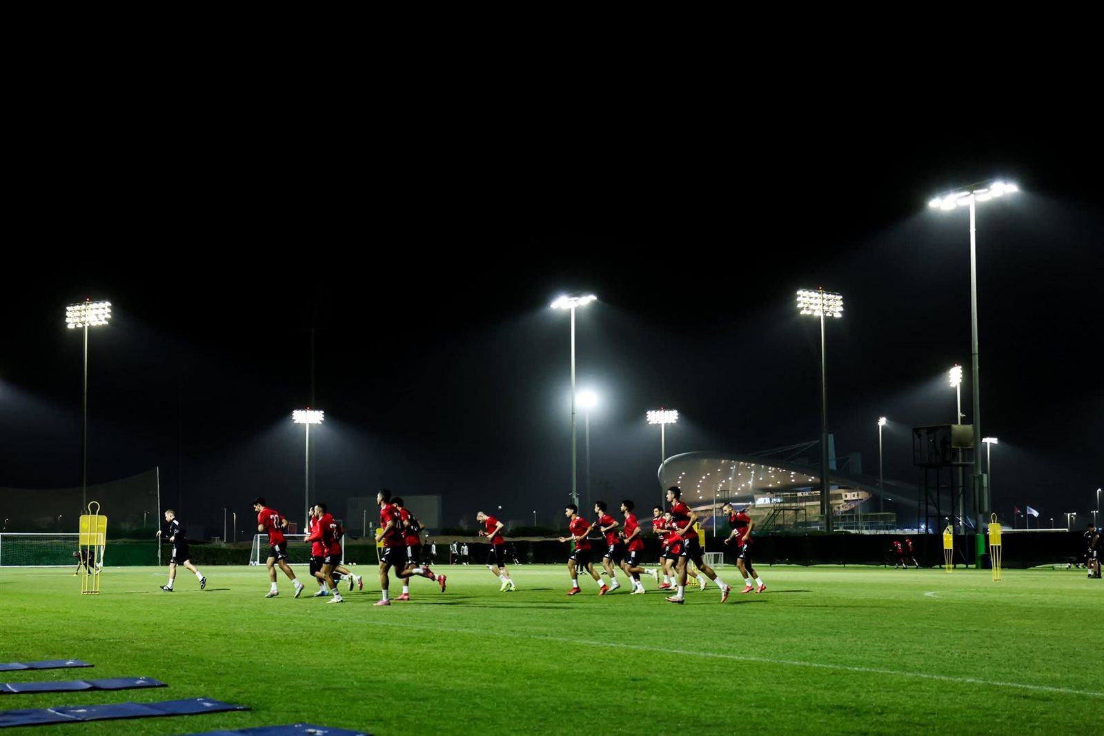 السوبر المصري.. الأهلي يخوض مرانه على ملعب الكريكيت في أبوظبي