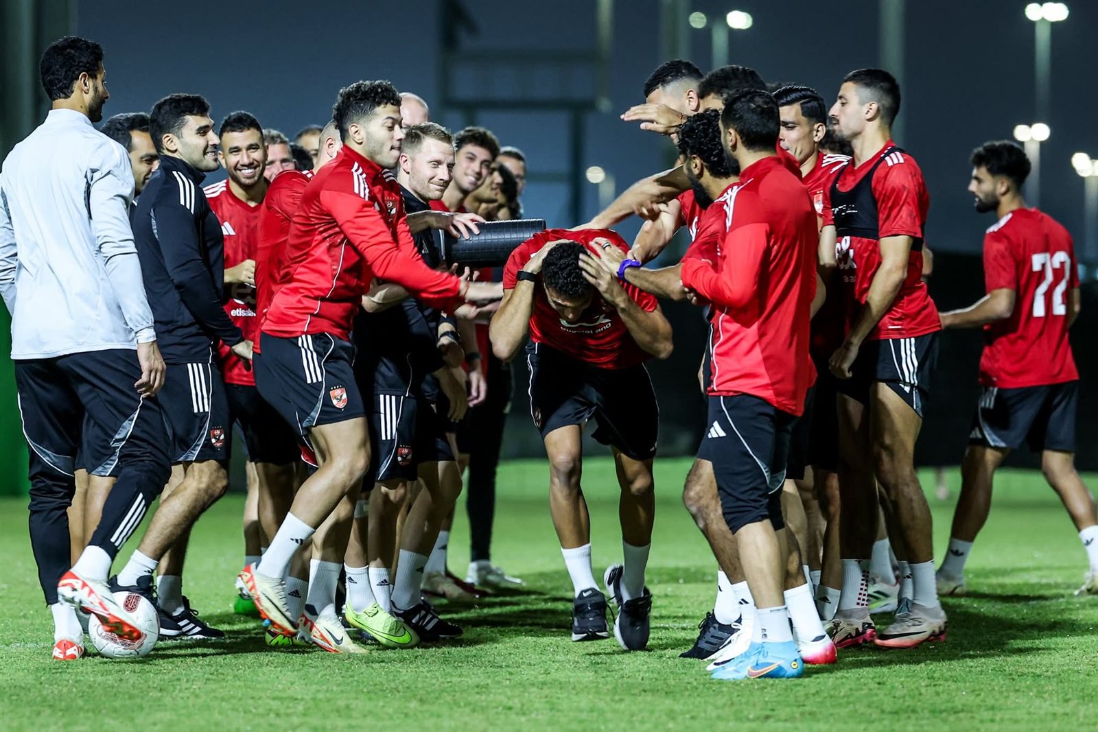 السوبر المصري.. الأهلي يخوض مرانه على ملعب الكريكيت في أبوظبي