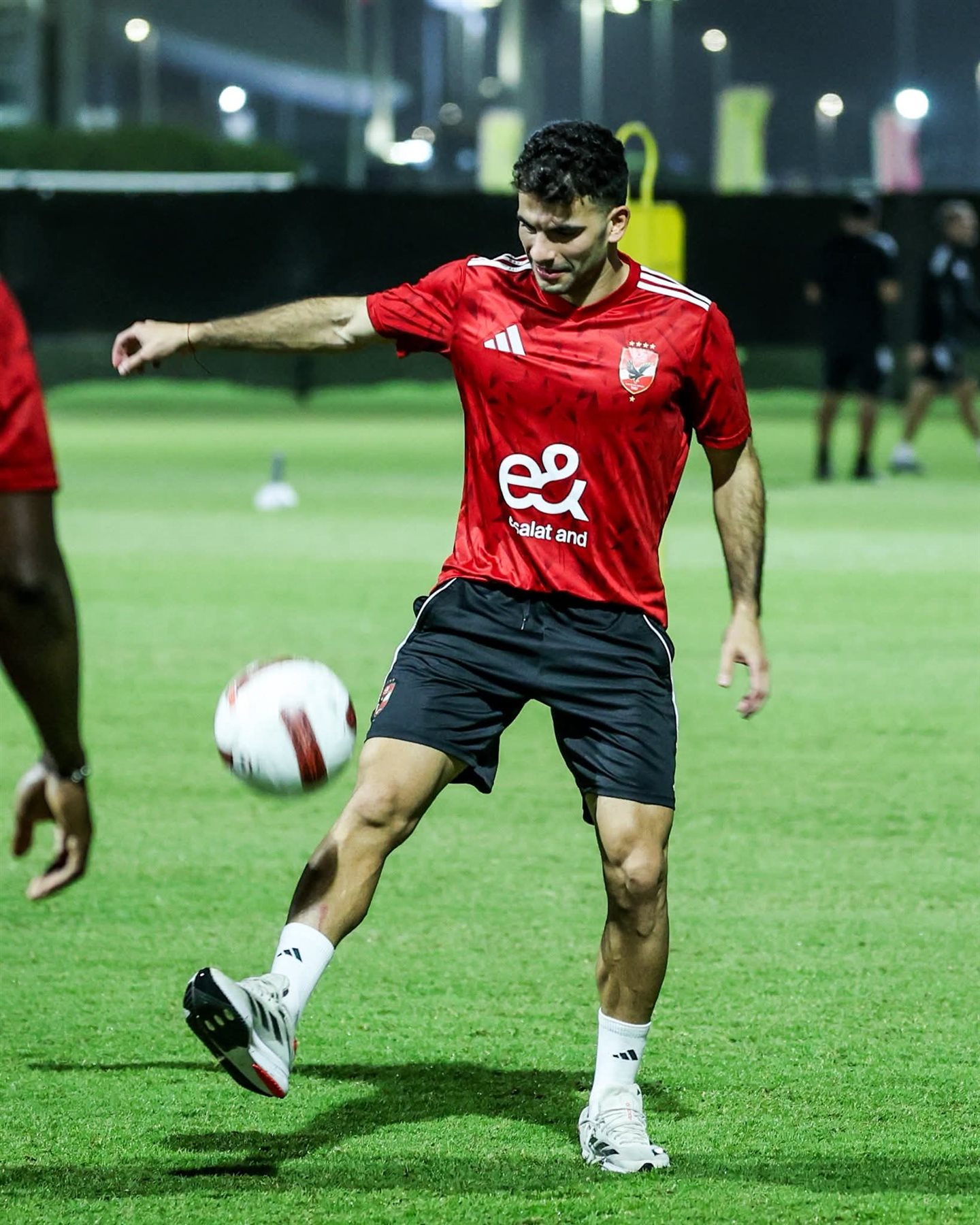 السوبر المصري.. الأهلي يخوض مرانه على ملعب الكريكيت في أبوظبي