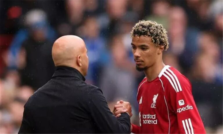 إيكتيكي: سلوت يراقبني دائمًا.. ولن أشكو من صرامته